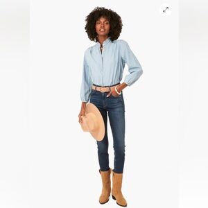 TROVATA BIRDS OF PARADIS Chambray Sara B Henley Shirt M